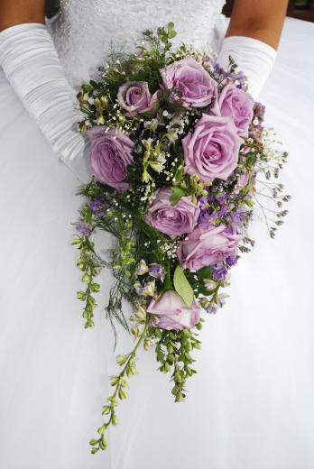 Сиреневый свадебный букет для невесты фото