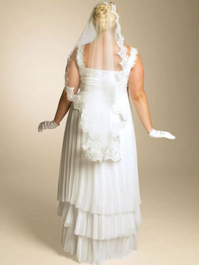 Свадебное платье с фатой для полной девушки