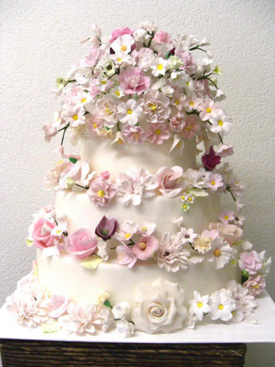 Высокий свадебный  многоярусный торт