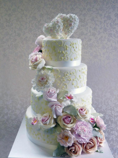 Роскошный свадебный  многоярусный торт